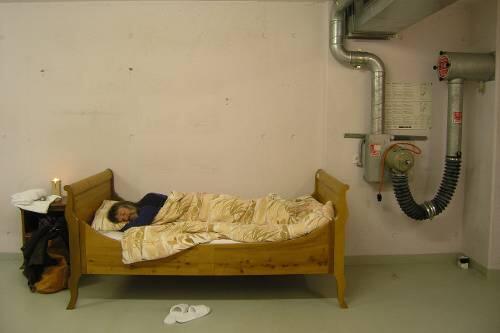 Das &bdquo;Null-Stern-Hotel&ldquo; befindet sich in einem Luftschutzbunker und verzichtet auf jeglichen Komfort.