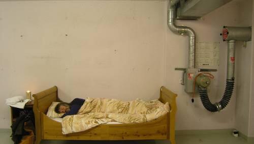 Das „Null-Stern-Hotel“ befindet sich in einem Luftschutzbunker und verzichtet auf jeglichen Komfort. Das „Null-Stern-Hotel“ befindet sich in einem Luftschutzbunker und verzichtet auf jeglichen Komfort.