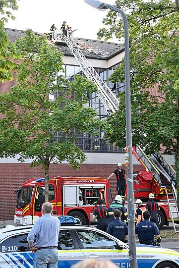 Am Samstag geriet ein Dachbereich der Kirche St. Helena in Untergiesing-Harlaching in Brand.