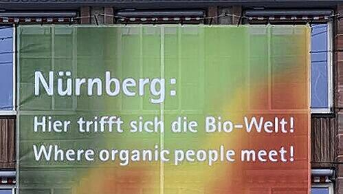 Mit großen Plakaten wirbt die BioFach fürs Begleit-Programm der Fachmesse. Mit großen Plakaten wirbt die BioFach fürs Begleit-Programm der Fachmesse.