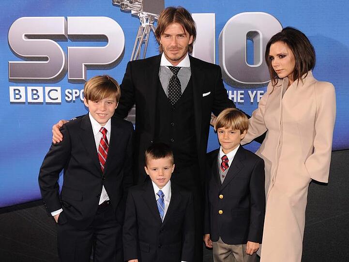 David Beckham mit seiner Familie vor der Preisverleihung