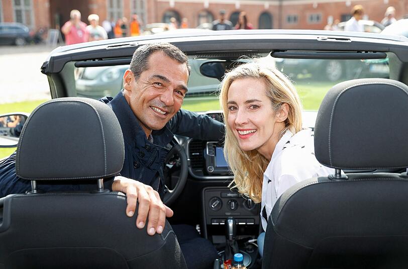 Streit um das Lenkrad: Erol Sander mit seiner Frau Caroline.