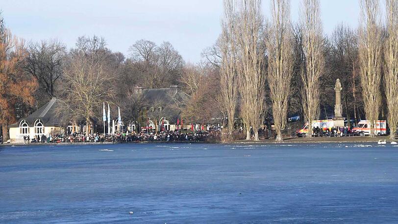 Eine Familie ist am Kleinhesseloher See eingebrochen. Die Bilder.
