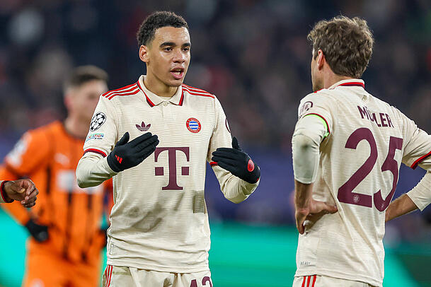 Jamal Musiala (l.) fehlte in Salzburg krankheitsbedingt und wurde von Thomas Müller vertreten. Jamal Musiala (l.) fehlte in Salzburg krankheitsbedingt und wurde von Thomas Müller vertreten.
