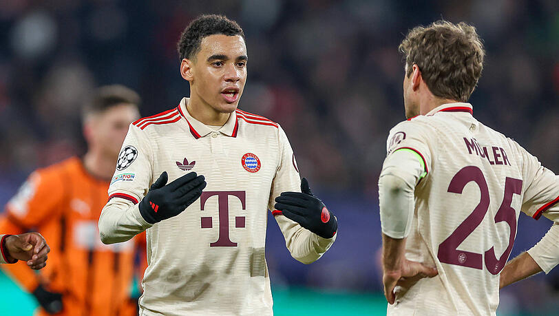 Jamal Musiala (l.) fehlte in Salzburg krankheitsbedingt und wurde von Thomas Müller vertreten. Jamal Musiala (l.) fehlte in Salzburg krankheitsbedingt und wurde von Thomas Müller vertreten.