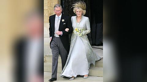 Der damalige Prinz Charles und seine Ehefrau Camilla an ihrem Hochzeitstag.