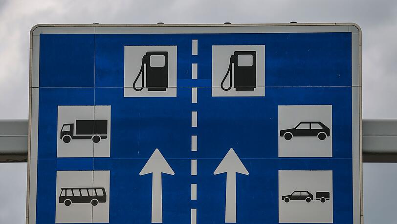 Tanken an Autobahntankstellen ist in den meisten F&auml;llen deutlich teurer als an Stra&szlig;entankstellen in der N&auml;he.