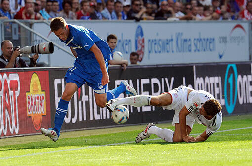 MARIO GOMEZ: Keine nennenswerte Chance, bei Hoffenheims Abwehr gut aufgehoben. Note 5