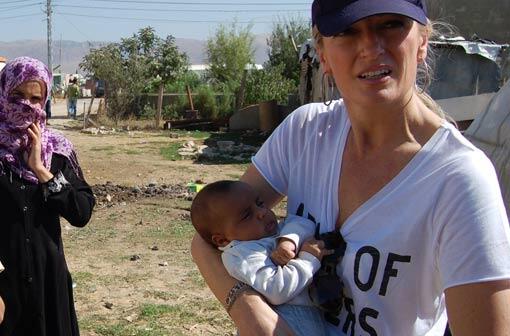 Auch die Kabarettistin Monika Gruber war mit Christian Springer im syrischen Flüchtlingscamp im Libanon.