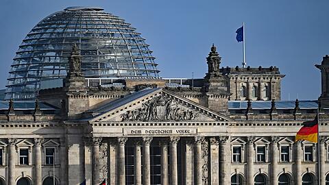 Die "Reichsbürger"-Führung bereitete offenbar einen gewaltsamen Sturm auf den Bundestag vor.