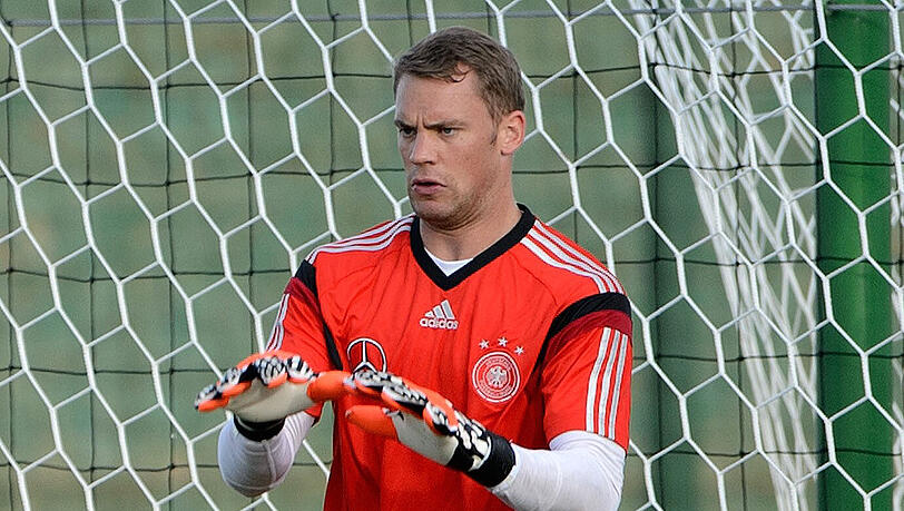 Manuel Neuer wurde gerade rechtzeitig fit. Neben einer gehörigen Portion Pech macht er auch einen Balljungen für seine Schulterverletzung verantwortlich. Manuel Neuer wurde gerade rechtzeitig fit. Neben einer gehörigen Portion Pech macht er auch einen Balljungen für seine Schulterverletzung verantwortlich.