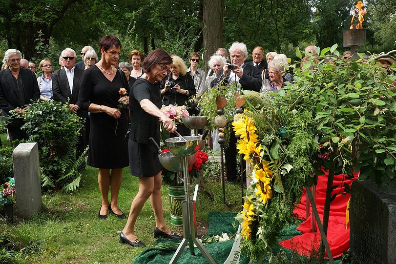 Beerdigung von der Schwabinger Gisela. Die Bilder!