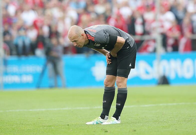 Unglaublich: Im ersten Vorbereitunsspiel gegen Lippstadt ist es wieder eine Adduktorenverletzung, die Robben abermals außer Gefecht setzt.