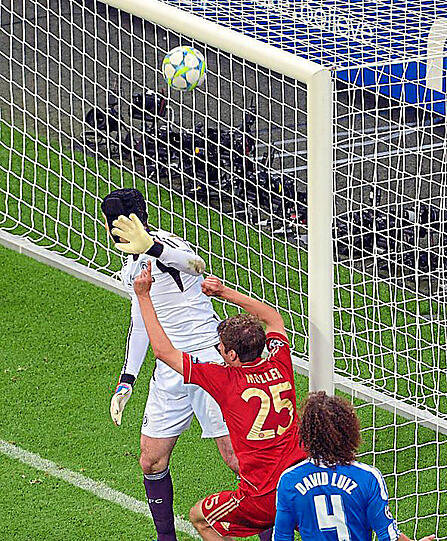 Drama: Müller trifft im Finale 2012 - und verliert doch.