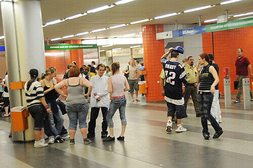 Jeden Tag sind diese Kids am Hauptbahnhof in Nürnberg. Sie fragen: &bdquo;Wo sollen wir denn sonst hin?
