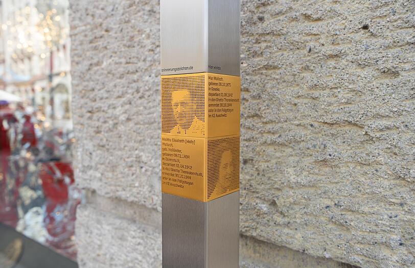 Die Namen des Ehepaars Wallach und ihre Geschichte sind dort eingraviert.
