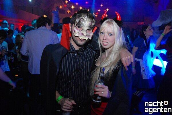 Schaurig schön war's auch in der Kultfabrik - Das Motto: "Europas größte Halloween-Party"! Alle Bilder von dieser Party gibt's auf www.nachtagenten.de.