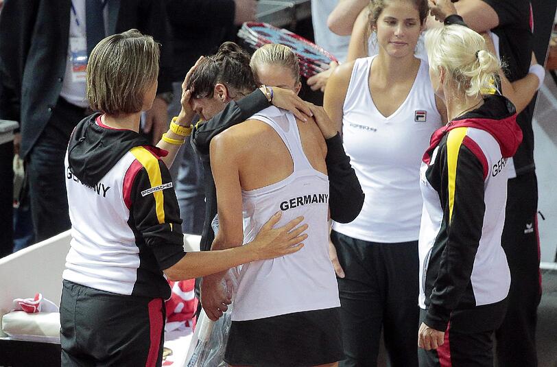 Am Ende rollen Tränen beim Deutschen Fed-Cup-Team. Andrea Petkovic weint nach der Niederlage gegen Russland.