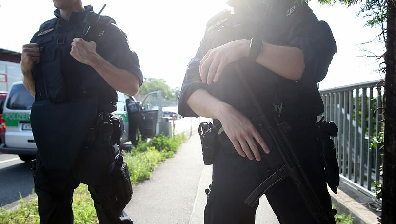 Nach einer Reizgasattacke in Zirndorf ermittelt die Polizei. (Symbolbild) Nach einer Reizgasattacke in Zirndorf ermittelt die Polizei. (Symbolbild)