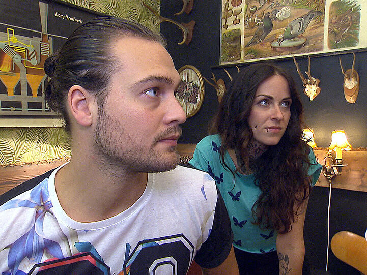 "Berlin - Tag & Nacht": Marcel und Caro stehen kurz vor der Vertragsunterzeichnung für ihr neues Tattoostudio.