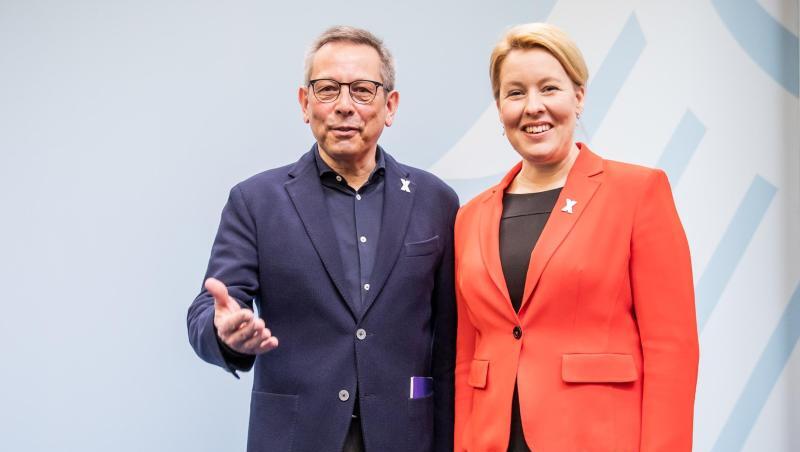 Johannes-Wilhelm Rörig, der Unabhängige Beauftragte für Fragen des sexuellen Kindesmissbrauchs, steht neben Franziska Giffey (SPD), Familienministerin. Johannes-Wilhelm Rörig, der Unabhängige Beauftragte für Fragen des sexuellen Kindesmissbrauchs, steht neben Franziska Giffey (SPD), Familienministerin.