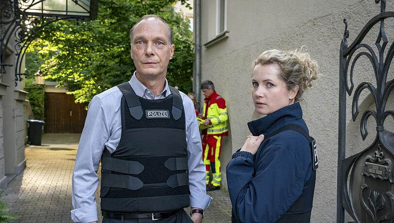 Im neuen "Tatort: Siebenschläfer" aus Dresden ermitteln Leonie Winkler (Cornelia Gröschel) und Peter Michael Schnabel (Martin Brambach) zu zweit. Karin Gorniak (Karin Hanczeswski) hatte mit der letzten Episode im Februar 2025 das Format verlassen. Im neuen "Tatort: Siebenschläfer" aus Dresden ermitteln Leonie Winkler (Cornelia Gröschel) und Peter Michael Schnabel (Martin Brambach) zu zweit. Karin Gorniak (Karin Hanczeswski) hatte mit der letzten Episode im Februar 2025 das Format verlassen.