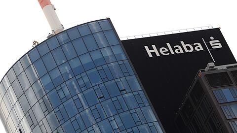 Probleme im Gesch&auml;ft mit Gewerbeimmobilien haben der Landesbank Hessen-Th&uuml;ringen (Helaba) die Halbjahresbilanz verhagelt. (Archivbild)