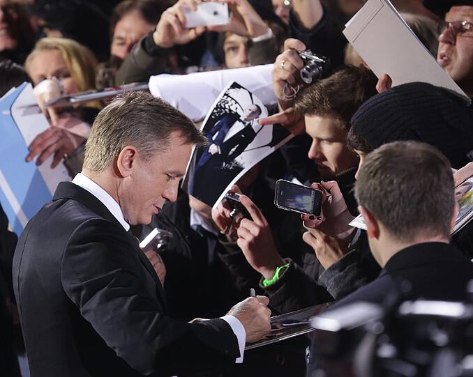 Der 44-jährige Bond-Darsteller hat bereits bekannt gegeben, sich vertraglich an zwei weitere 007-Filme gebunden zu haben.
