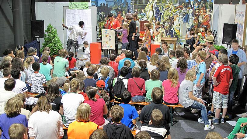 Mini-München wäre dem städtischen Sparzwang zum Opfer gefallen, mit dem Corona-Sonderfonds soll das Projekt auch 2022 und 2023 stattfinden (Archivbild). Mini-München wäre dem städtischen Sparzwang zum Opfer gefallen, mit dem Corona-Sonderfonds soll das Projekt auch 2022 und 2023 stattfinden (Archivbild).
