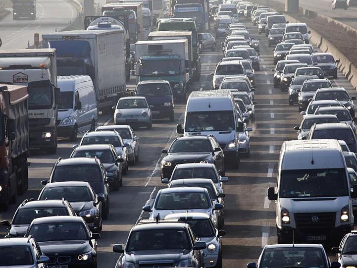 Es staut sich der Verkehr. (Archivbild)