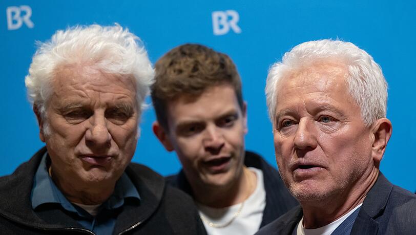 Ferdinand Hofer (Mitte) &uuml;bernimmt.