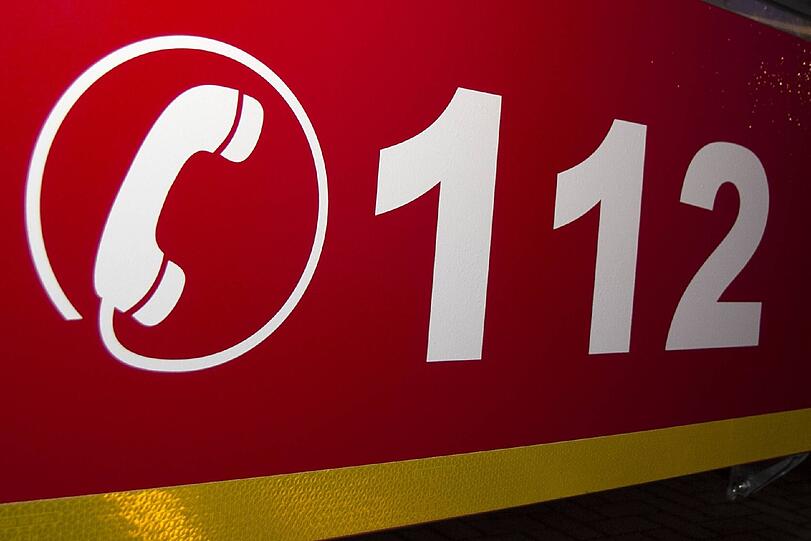 Die Löscharbeiten der Feuerwehr dauerten mehrere Stunden lang an. (Symbolbild)