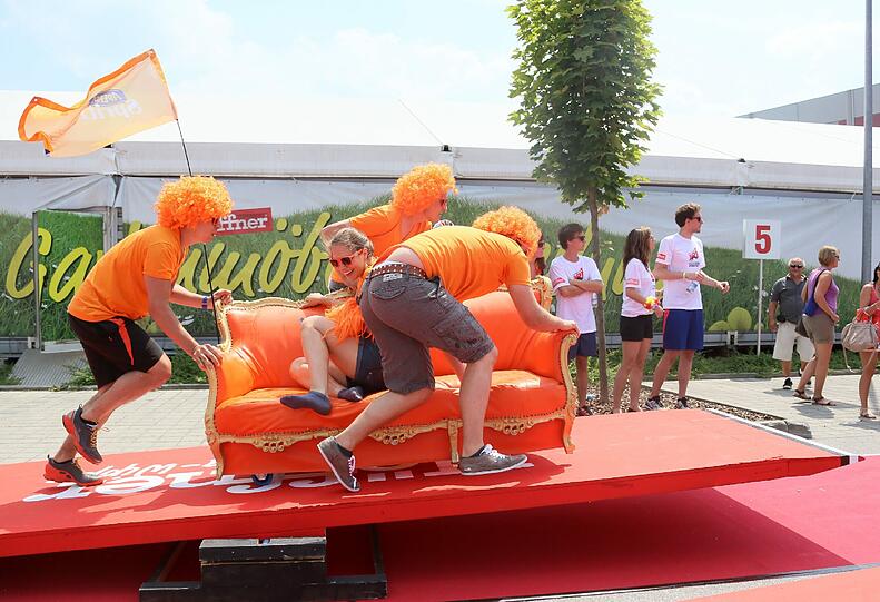 Sofa-Rennen in Freiham. Die Bilder.