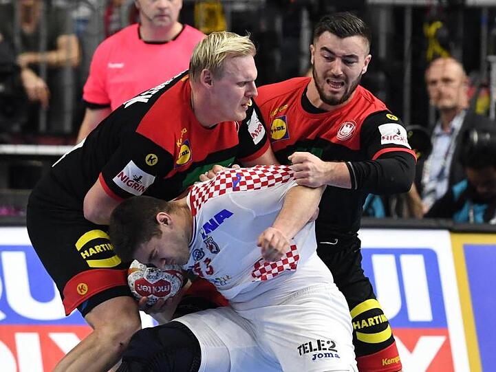 Bullige Kreisläufer: Jannik Kohlbacher (r) und "Bamm Bamm" Patrick Wiencek (l) beim Verteidigen.