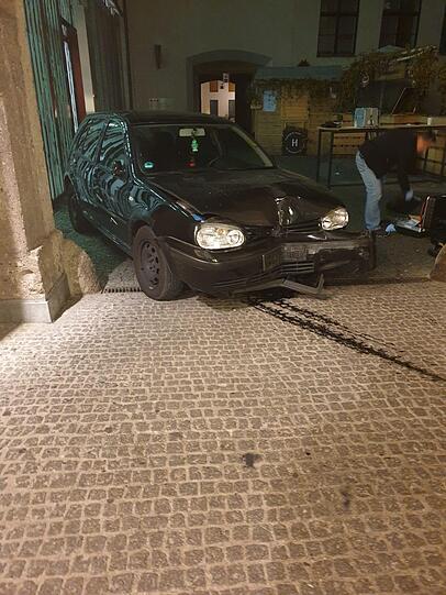 Nach dem Einbruch flüchteten die Täter, das Auto ließen sie zurück, es wurde tags zuvor geklaut.