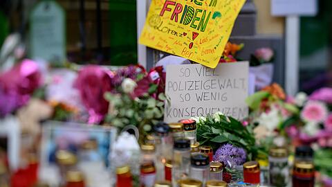 Die Anteilnahme nach den tödlichen Schüssen aus einer Polizeiwaffe auf den 21 Jahre alten Lorenz in Oldenburg ist groß.