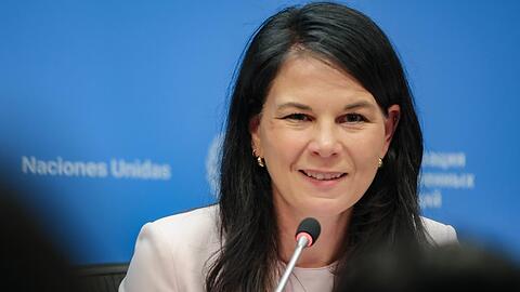 Annalena Baerbock ist nach Mailand gereist, um als Vertreterin der UN die Olympische Flamme zu tragen.