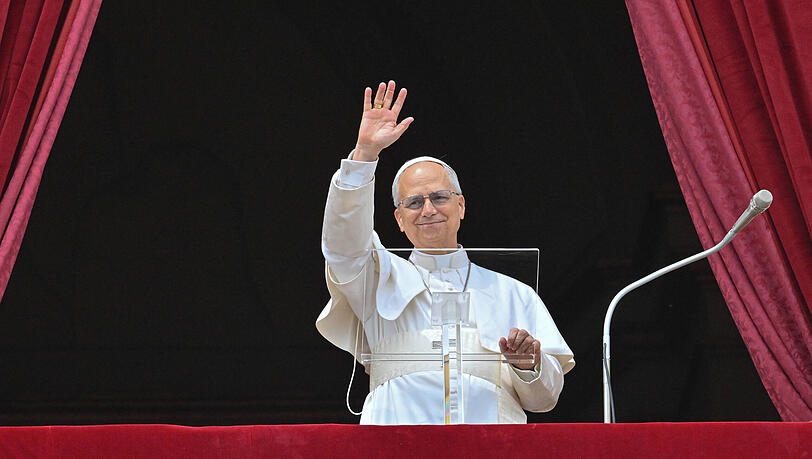 Bevor Papst Leo XIV. auf den Petersdom trat, ging es für ihn in die "Kammer der Tränen". Bevor Papst Leo XIV. auf den Petersdom trat, ging es für ihn in die "Kammer der Tränen".