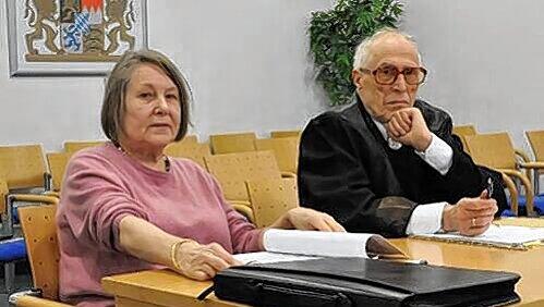Münchner Hauptschul-Lehrerin Erika H. mit ihrem Anwalt Konrad Kittl. Münchner Hauptschul-Lehrerin Erika H. mit ihrem Anwalt Konrad Kittl.