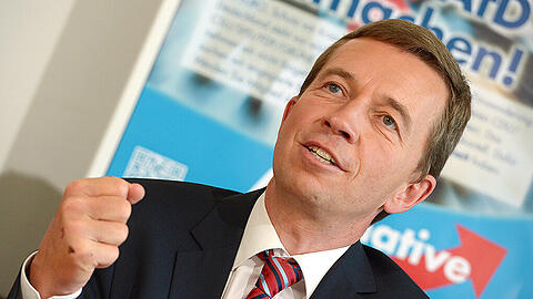 Der AfD-Vorsitzender Bernd Lucke ist optimistisch, dass es in Hamburg mit dem ersten Einzug in ein westliches Länderparlament klappt.