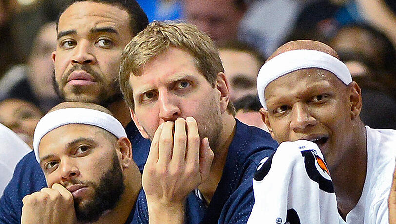 Diesmal nicht mal Bankdrücker: Dirk Nowitzki (Mitte). Diesmal nicht mal Bankdrücker: Dirk Nowitzki (Mitte).