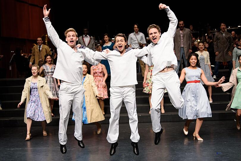 Die Studierenden der Theaterakademie feiern Leonard Bernstein.