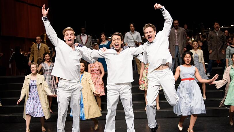 Die Studierenden der Theaterakademie feiern Leonard Bernstein. Die Studierenden der Theaterakademie feiern Leonard Bernstein.