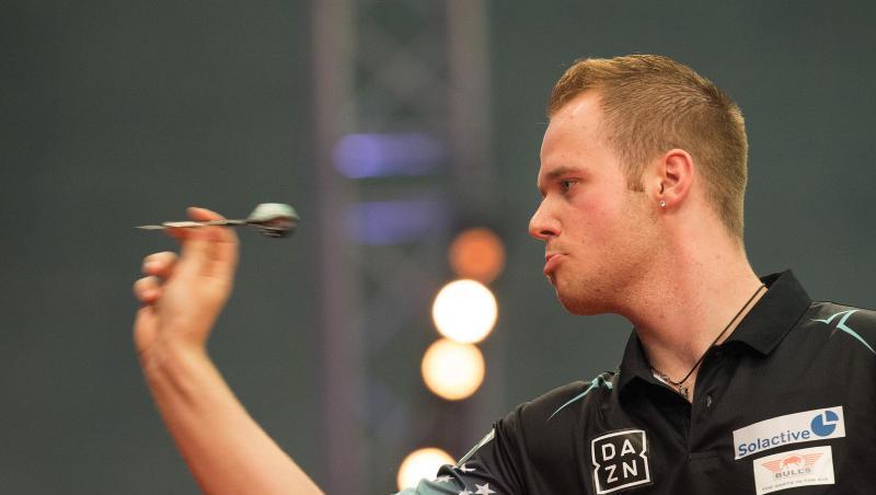 Der deutsche Dartspieler Max Hopp tritt als erster deutscher Dartspieler in der Darts-Premier-League an. Der deutsche Dartspieler Max Hopp tritt als erster deutscher Dartspieler in der Darts-Premier-League an.