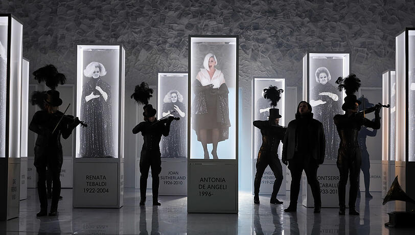 Eine Szene aus dem Antonia-Akt in Stefano Podas Inszenierung von "Hoffmanns Erzählungen" im Gärtnerplatztheater.