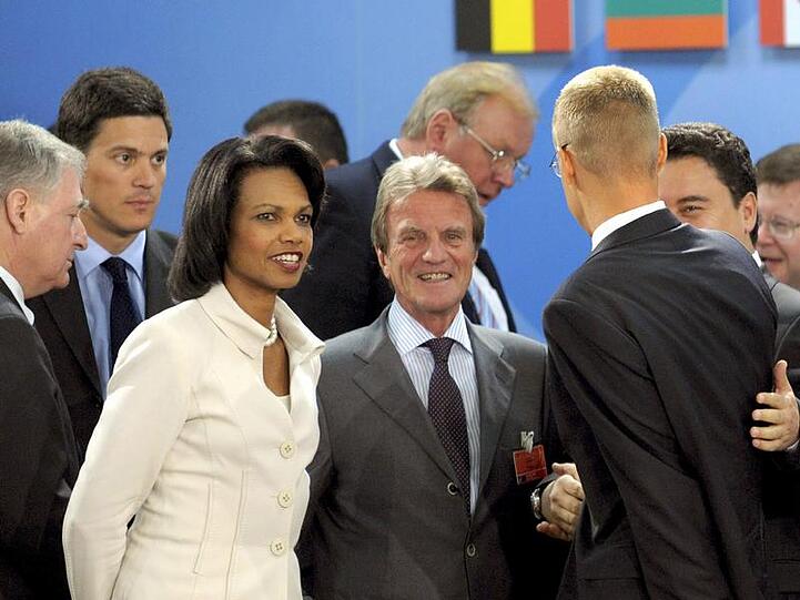 Die Außenminister der NATO beraten über die Beziehung zu Russland. Mitte: US-Außenministerin Rice und ihr französischer Amtskollege Kouchner.