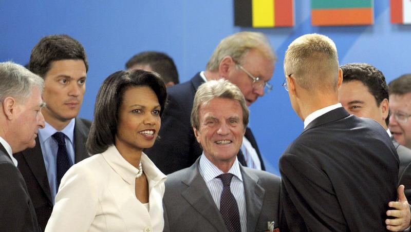 Die Außenminister der NATO beraten über die Beziehung zu Russland. Mitte: US-Außenministerin Rice und ihr französischer Amtskollege Kouchner. Die Außenminister der NATO beraten über die Beziehung zu Russland. Mitte: US-Außenministerin Rice und ihr französischer Amtskollege Kouchner.