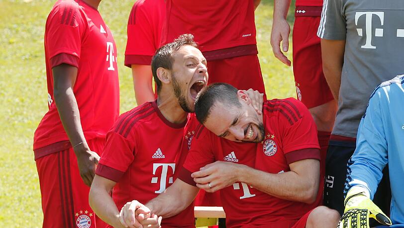 Große Gaudi auch abseits des Shootings: Rafinha und Franck Ribéry beim Scherzen.