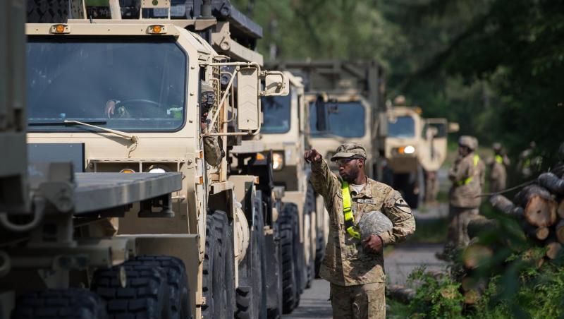US-Militärfahrzeuge während einer Übung in Nordrhein-Westfalen im Jahr 2018. In Deutschland sind rund 34.500 US-Soldaten stationiert. US-Militärfahrzeuge während einer Übung in Nordrhein-Westfalen im Jahr 2018. In Deutschland sind rund 34.500 US-Soldaten stationiert.