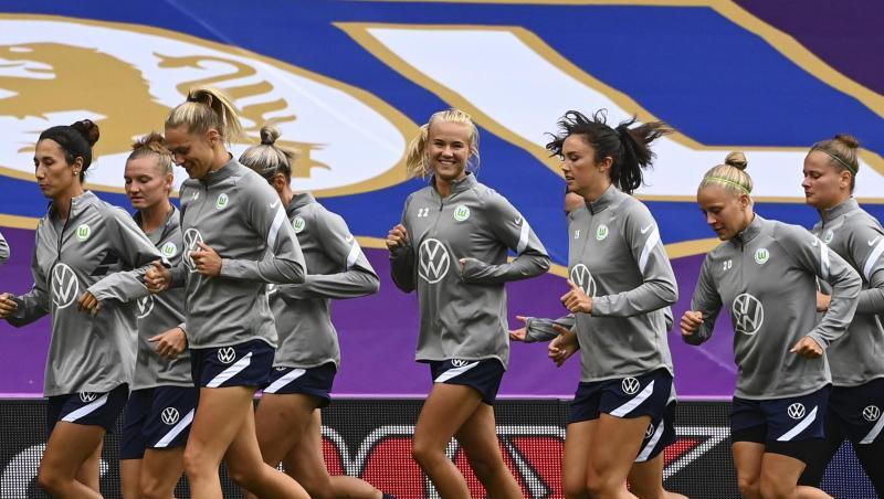 Die Spielerinnen des VfL Wolfsburg beim Abschlusstraining in San Sebastian. Die Spielerinnen des VfL Wolfsburg beim Abschlusstraining in San Sebastian.